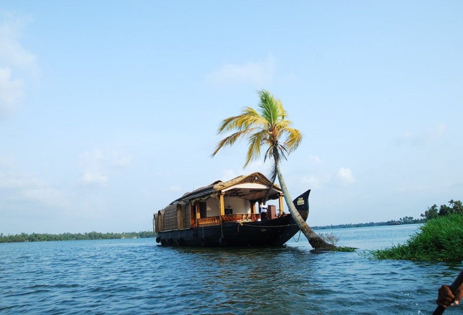 Alleppey Houseboat - Pournami Houseboats